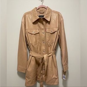 Women’s  XL Levi’s faux leather tan belted shirt jacket. BNWT.